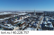 Съемка панорамы провинциального города с воздуха. Шуя, март (2023 год). Стоковое видео, видеограф Евгений Ковалев / Фотобанк Лори