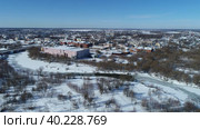 Съемка панорамы провинциального города с дрона. Шуя, март (2023 год). Стоковое видео, видеограф Евгений Ковалев / Фотобанк Лори