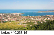 Flying Above Mountains Toward City On Black Sea Bay. Aerial View. Стоковое видео, видеограф Кирилл Трифонов / Фотобанк Лори