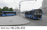 MOSCOW, RUSSIA - MAY 22, 2022: Electrobus goes down the prospekt street in Moscow, side view. Стоковое фото, фотограф Фотограф / Фотобанк Лори
