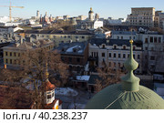 Вид на храмы и здания в Замоскворечье с колокольни церкви Воскресения Христова в Кадашах (2023 год). Редакционное фото, фотограф Елена Орлова / Фотобанк Лори