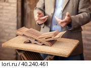 Лаух, раздвижная подставка для Корана. Хива. Узбекистан (2022 год). Редакционное фото, фотограф Сергей Афанасьев / Фотобанк Лори