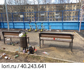 Место для отдых во дворе жилых домов на 16-ой Парковой улице. Район Северное Измайлово. Город Москва (2023 год). Редакционное фото, фотограф lana1501 / Фотобанк Лори
