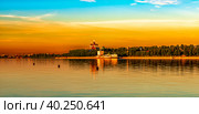 Landscape of the Volga River with a view of the Assumption Cathedral in the city of Yaroslavl (2022 год). Стоковое фото, фотограф Владимир Ушаров / Фотобанк Лори