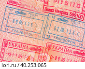 Фрагмент страницы российского загранпаспорта со штампами о пересечении границы России и Украины. Стоковое фото, фотограф Щеголева Ольга / Фотобанк Лори