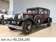 Репликар Bentley 8 Litre (Bentley 8L) в музее ретроавтомобилей. Торгово-развлекательный комплекс "Лето". Санкт-Петербург (2023 год). Редакционное фото, фотограф Виктор Карасев / Фотобанк Лори