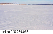 Западная Сибирь: река Обь зимой. Вид с воздуха. Western Siberia: the Ob River in winter. Aerial view. Стоковое видео, видеограф Евгений Романов / Фотобанк Лори