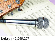 Dynamic microphone on music sheet. Стоковое фото, фотограф Корнеев Вячеслав / Фотобанк Лори