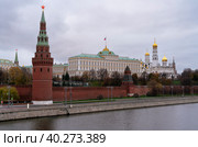 The Grand Kremlin Palace, the Blagoveshchenskaya and Vodovzvodnaya Towers of the Kremlin Wall and the ensemble of the Kremlin Cathedral Square from the embankment of the Moskva River, Moscow, Russia. Стоковое фото, фотограф Ula Ulachka / Фотобанк Лори
