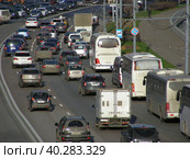 Плотное движение на Пречистенской набережной. Район Хамовники. Город Москва (2013 год). Редакционное фото, фотограф lana1501 / Фотобанк Лори