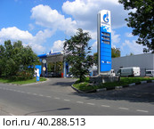 АЗС № 5 «Газпромнефть». Большая Юшуньская улица, владение 7а, строение 1. Район Зюзино. Город Москва (2014 год). Редакционное фото, фотограф lana1501 / Фотобанк Лори