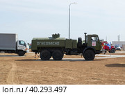 Средняя Ахтуба, Волгоградская область, Россия. Военная техника. Военный топливозаправщик, цистерна на шасси грузовика КАМАЗ, основного армейского автомобиля. (2022 год). Редакционное фото, фотограф Андрей Цыганков / Фотобанк Лори