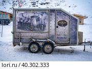 Кофейня на колесах. Поселок Териберка. Мурманская область (2023 год). Редакционное фото, фотограф Владимир Макеев / Фотобанк Лори
