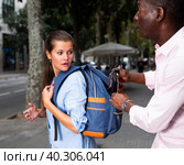 Man thieving wallet from young female. Стоковое фото, фотограф Яков Филимонов / Фотобанк Лори