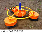 Погружной скиммер или нефтесборщик для сбора нефти с поверхности воды. Стоковое фото, фотограф Maria Krayukhina / Фотобанк Лори