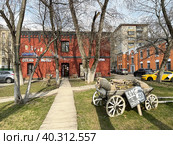 Отель Клаб, Красноказарменная улица, дом 3/5 корпус1А, Москва (2023 год). Редакционное фото, фотограф Овчинникова Ирина / Фотобанк Лори