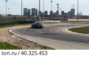 A sports car goes through a turn by swerving. Стоковое видео, видеограф Ярославский Максим / Фотобанк Лори