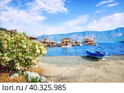 Pleasure boats for tourists at the Chamlik pier on the way to the island of Cleopatra, Aegean Sea, Marmaris, Turkey Прогулочные кораблики для туристов у пристани Чамлык на пути к острову Клеопатры, Эгейское море, Мармарис, Турция (2022 год). Редакционное фото, фотограф Baturina Yuliya / Фотобанк Лори
