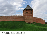 View of the Dvortsovaya Tower of Novgorod Kremlin on sunny summer day, Veliky Novgorod, Novgorod region, Russia. Стоковое фото, фотограф Ula Ulachka / Фотобанк Лори