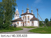 Вид на старинную Благовещенскую церковь  (1762г.) солнечным летним днем. Устюжна. Вологодская область, Россия (2022 год). Стоковое фото, фотограф Виктор Карасев / Фотобанк Лори