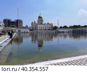 Храм Гурудвара Бангла Сахиб в Дели (Индия) (2023 год). Редакционное фото, фотограф Максим Гулячик / Фотобанк Лори