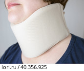 The Woman with orthopedic cervical collar brace. Стоковое фото, фотограф Володина Ольга / Фотобанк Лори