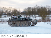 Немецкие солдаты на Sturmgeschütz III (StuG III). Реконструкция Сталинградской Битвы (2023 год). Редакционное фото, фотограф Анна Карасева / Фотобанк Лори