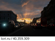 Закат над Невским (2022 год). Редакционное фото, фотограф Михаил Богородский / Фотобанк Лори