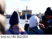 Открытие Летнего туристического сезона в Санкт-Петербурге. Регата парусных судов у Благовещенского моста в акватории реки Невы. (2023 год). Редакционное фото, фотограф Евгений Кашпирев / Фотобанк Лори