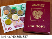 Иностранная валюта и загранпаспорт крупно. Стоковое фото, фотограф Анна Аникова / Фотобанк Лори