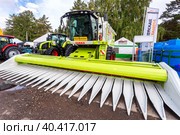 Reaping machine for sunflower Claas Sunspeed 12-70 (2019 год). Редакционное фото, фотограф FotograFF / Фотобанк Лори