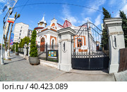Fisheye view of the Klodt Mansion in sunny day in Samara, Russia (2017 год). Редакционное фото, фотограф FotograFF / Фотобанк Лори