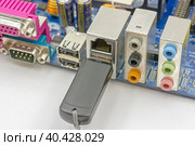Флеш накопитель подключен к материнской плате компьютера. Usb drive connected to motherboard. Стоковое фото, фотограф Татьяна Д / Фотобанк Лори