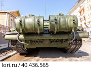 Вид сзади основного боевого танка российской армии Т-72Б3М (2018 год). Редакционное фото, фотограф FotograFF / Фотобанк Лори