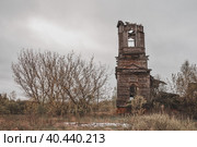 abandoned wooden church, ruined wooden temple, wooden abandonment. Стоковое фото, фотограф Олег Спиридонов / Фотобанк Лори