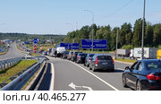 A line of cars at a checkpoint on the border with Finland. Стоковое фото, фотограф Анна Кривицкая / Фотобанк Лори