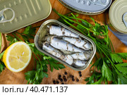 Open can of sardines in oil. Стоковое фото, фотограф Яков Филимонов / Фотобанк Лори