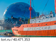 The floating ship "Irbensky" at dawn on the embankment of the historical fleet of the Museum of the World Ocean, Kaliningrad, Russia. Translation: "Irbensky". (2020 год). Редакционное фото, фотограф Анна Кривицкая / Фотобанк Лори