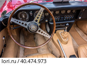 1967 Jaguar E Type Series 4.2  Roadster dashboard interior. Стоковое фото, фотограф Iva Noel / Фотобанк Лори