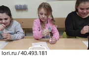 Дети на обучающем мастер-классе. Children at the training master class. Редакционное видео, видеограф Мария / Фотобанк Лори