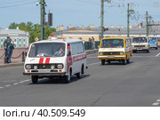 SAINT PETERSBURG, RUSSIA - MAY 20, 2023: Soviet minibuses of the RAF-2203 "Latvia" on the retro transport parade on a sunny day. International transport festival SPb TransportFest. Редакционное фото, фотограф Виктор Карасев / Фотобанк Лори
