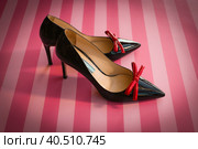 Черные лаковые туфли-лодочки. Black patent leather pumps. Стоковое фото, фотограф Анна Тихомирова / Фотобанк Лори