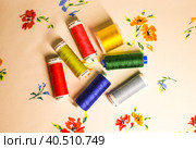 Нитки для шитья. Threads for sewing warm shade. Стоковое фото, фотограф Анна Тихомирова / Фотобанк Лори