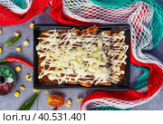 Chilaquiles with chicken and sour cream and sauce on a gray background. Стоковое фото, фотограф Татьяна Терехина / Фотобанк Лори