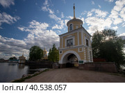 Тверская область. Монастырь Нило-Столобенская (Нилова) пустынь.  Светлицкая башня (2023 год). Редакционное фото, фотограф Литвяк Игорь / Фотобанк Лори