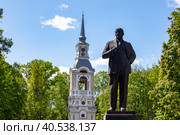 Осташков, Тверская область. Памятник В. И. Ленину (2023 год). Редакционное фото, фотограф Литвяк Игорь / Фотобанк Лори