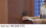 A young woman opens the door to an expensive hotel room with a contactless key. Стоковое видео, видеограф Aleksey Kidisyuk / Фотобанк Лори