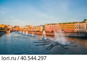 Panoramic view of Kadashevskaya embankment, evening fountains in Moscow. Beautiful view of Moscow. (2020 год). Редакционное фото, фотограф Саблин Станислав / Фотобанк Лори