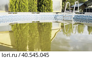 Reflection in the pool water of the facade of a country house and cypresses. Life in the country. Стоковое видео, видеограф Ярославский Максим / Фотобанк Лори