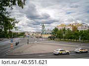 Вид на церковь Троицы Живоначальной в Серебряниках. Москва (2023 год). Редакционное фото, фотограф Владимир Макеев / Фотобанк Лори